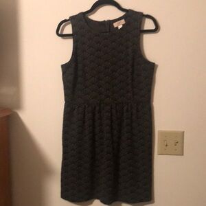 Gray and black shell pattern sleeveless dress slightly gathered at Waist